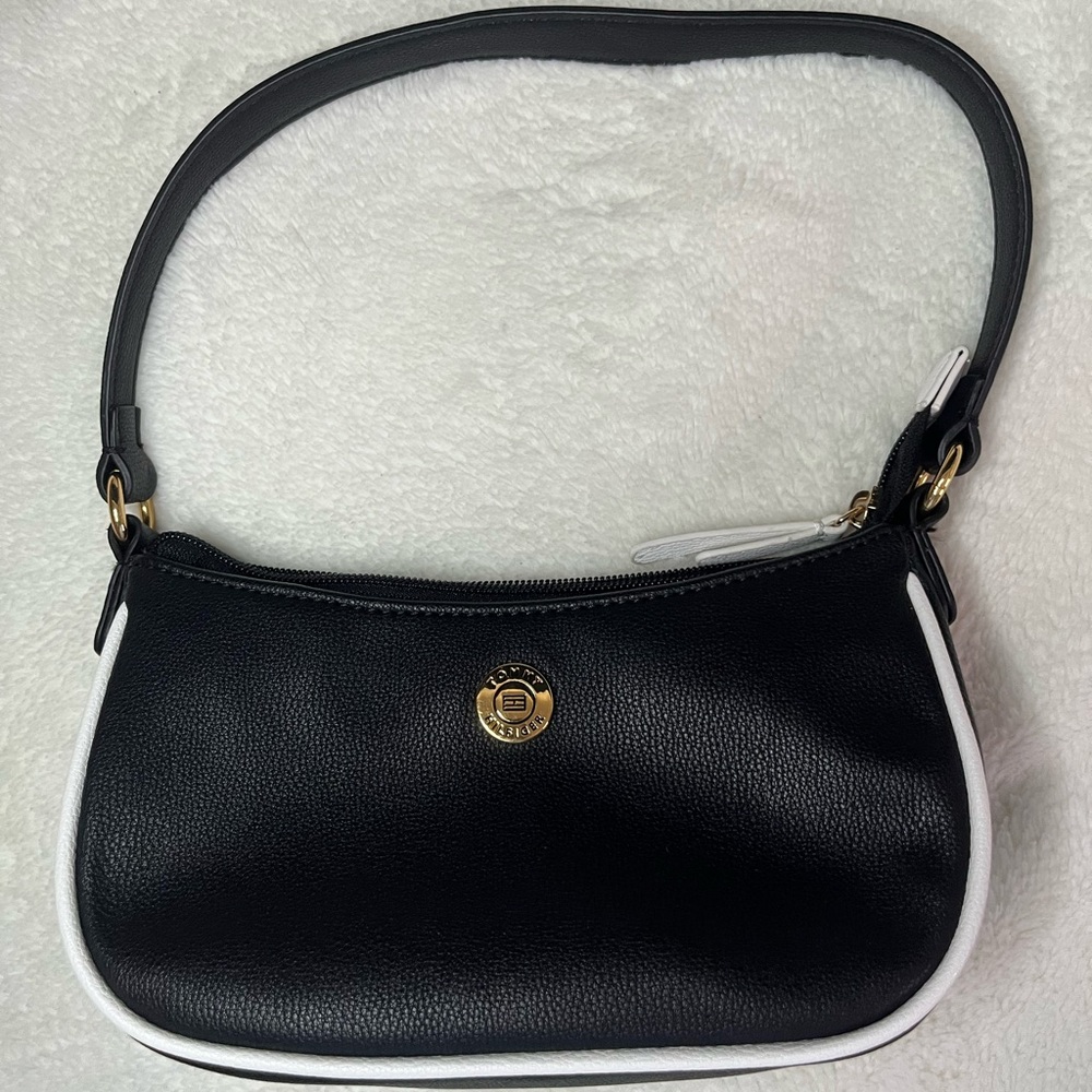Tommy Hilfiger shoulder bag in black and white